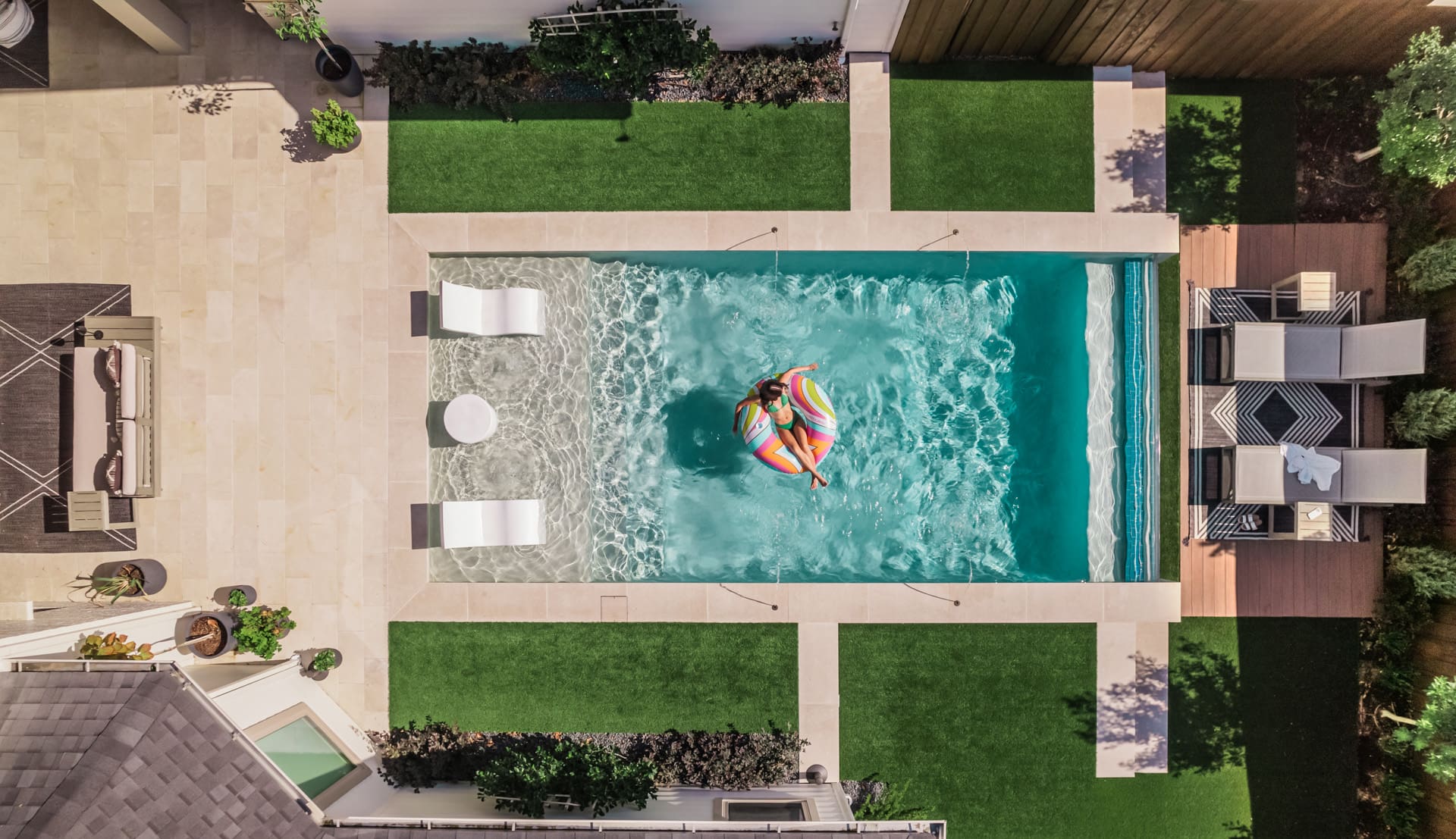 Vermillion Avenue: Modern Glass Pool Fence for Clean Outdoor Line